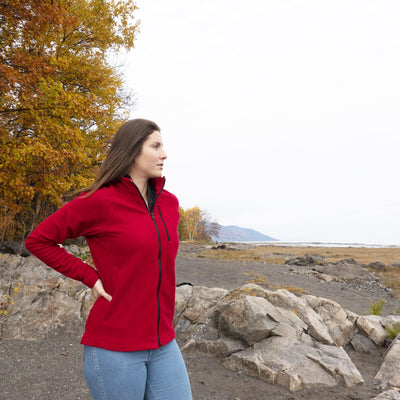 Women's polar fleece jacket made of 100% recycled polyester from Mount Trail for camping, long hikes and the outdoors.